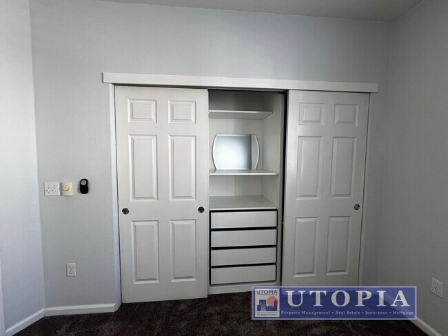 Building Photo - Recently Upgraded, Bi-Level Condo Downtown...
