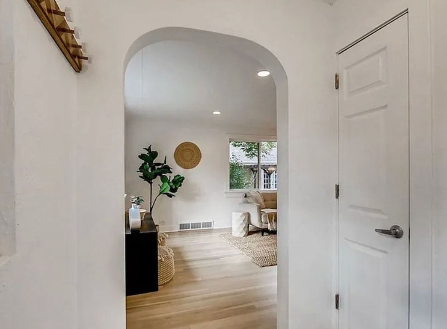 Building Photo - 740 Dahlia St