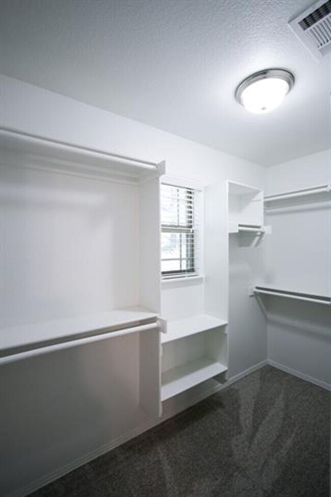 Building Photo - The Perfect Rental in Rupple Meadows!