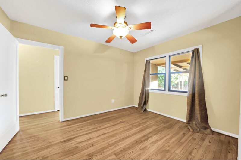 Building Photo - 1301 S Lee Ave