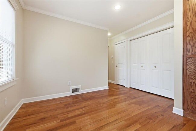 Building Photo - 1241 Park Blvd