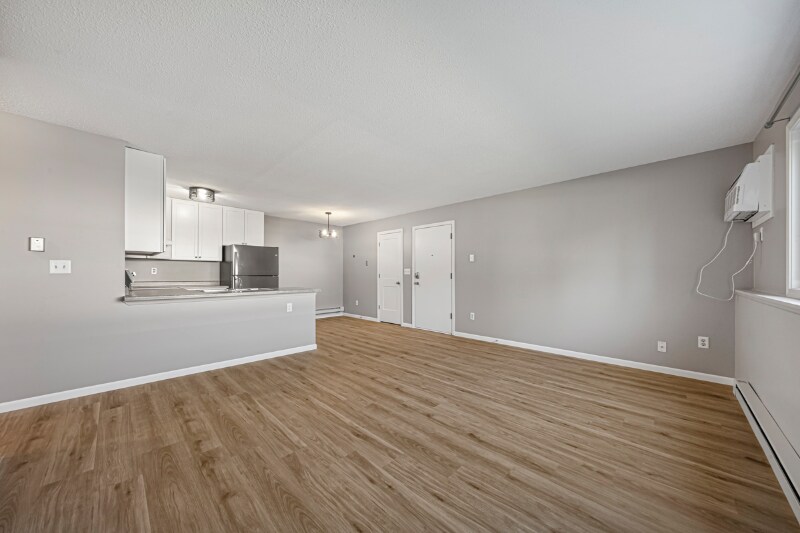 Building Photo - 1402 Division St W
