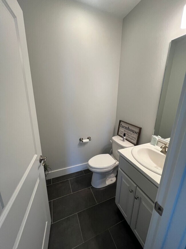 Building Photo - 4 Bed/2.5 Bath Newly Built Single Family Home in Mountain View Meadows W/ Big attached Garage!