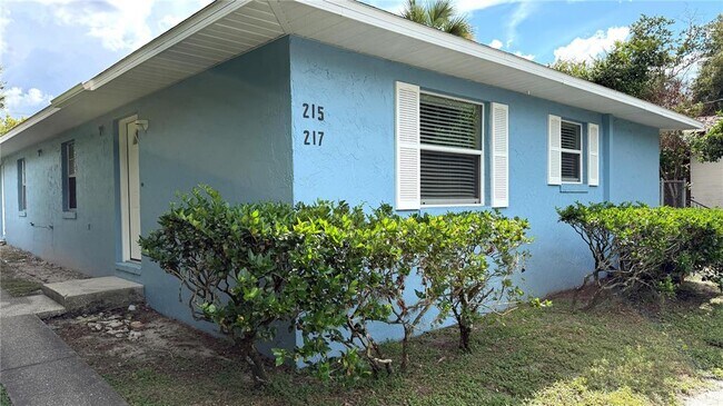 Building Photo - 215 E Hibiscus Dr