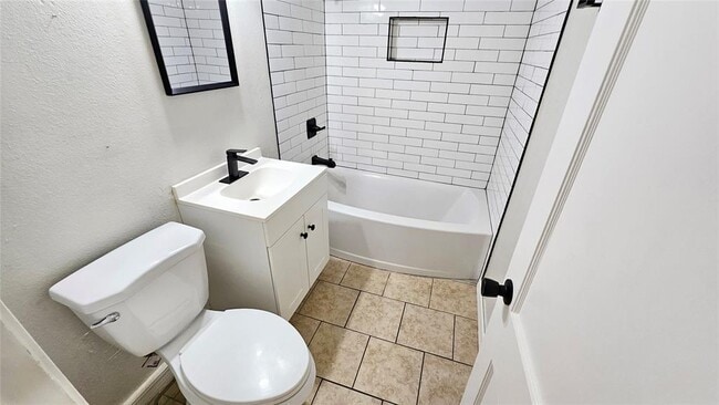 Building Photo - 4013 NW Liberty St