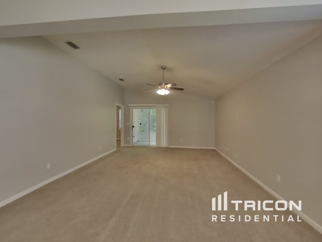 Building Photo - 5890 Round Table Rd