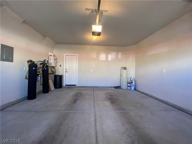 Building Photo - 6357 Luna Rosa Ave