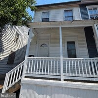 Building Photo - 104 Thompson St