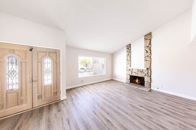 Building Photo - Upgraded 4 bedroom Fountain Valley Home