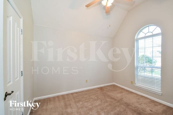 Building Photo - 4143 Ravenwood Dr N