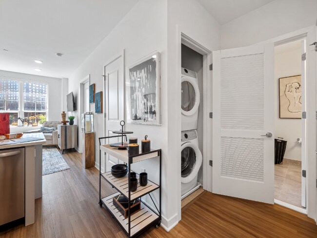 Building Photo - 675 Monmouth St