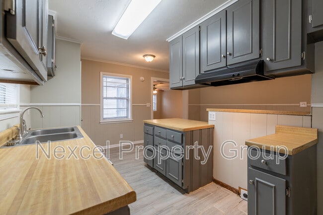 Building Photo - 5121 Ginger Cir