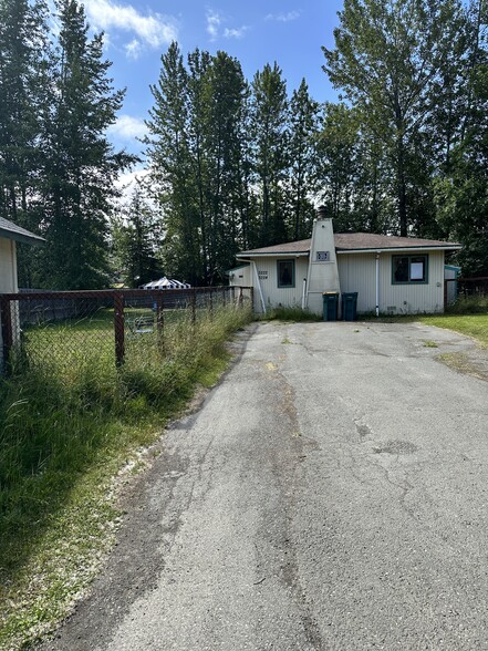 Unit is in the rear - 3222 Muriel Pl