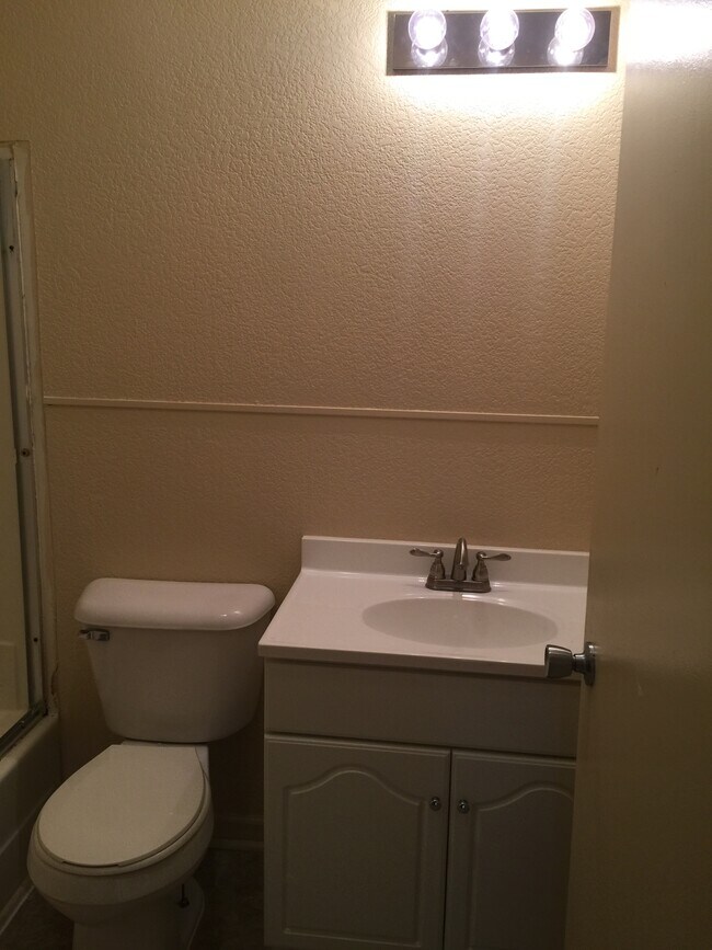 Building Photo - Robinwood Apartments