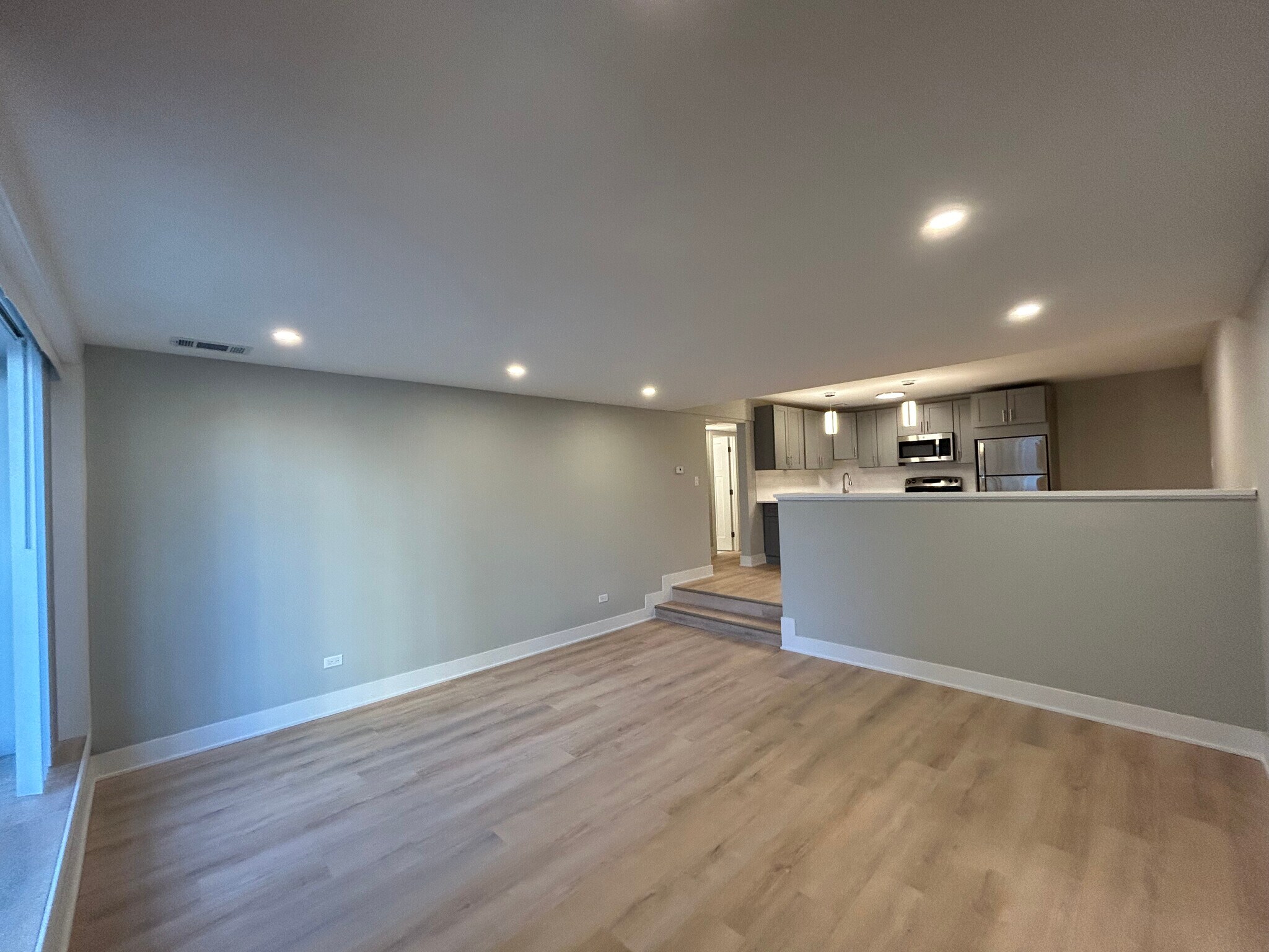 Building Photo - 1254 N La Salle Dr