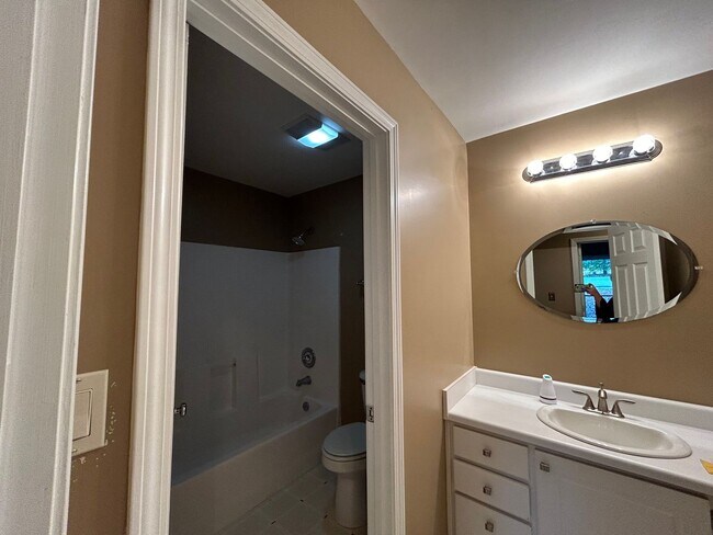 Building Photo - 308 Wynterhall Dr