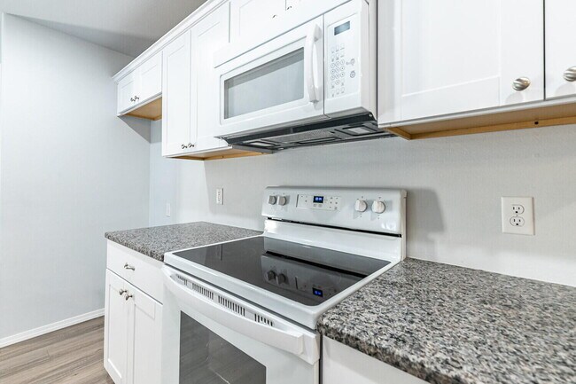 Building Photo - 8609 10th Pl