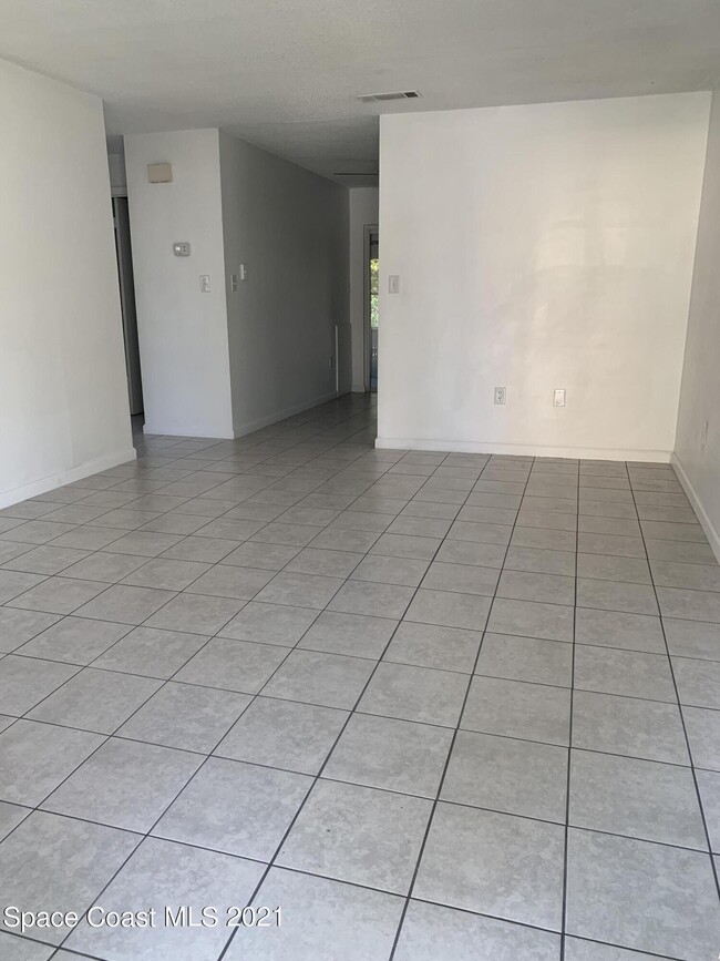 Building Photo - 741 Venus Dr