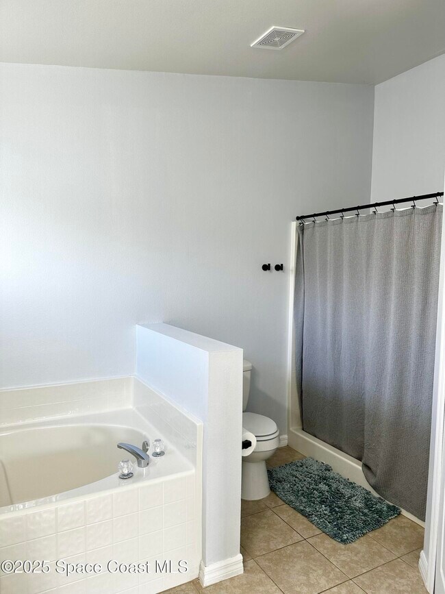 Building Photo - 1010 Lundy Dr
