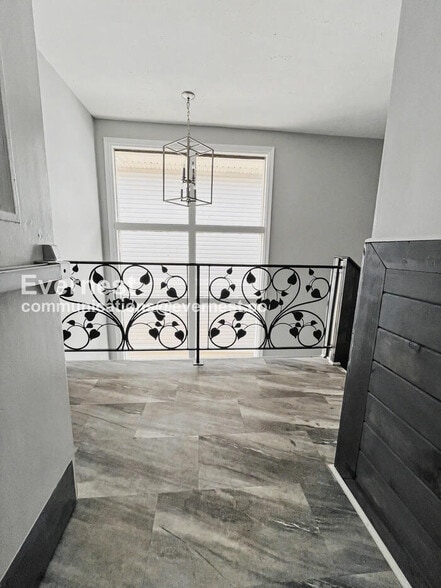 Building Photo - 613 Hillsboro Rd