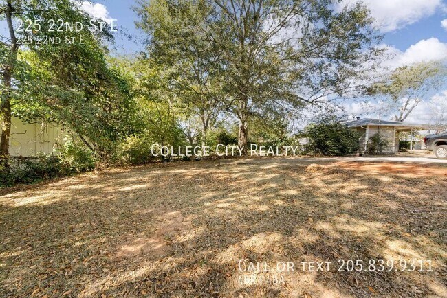 Building Photo - 225 22nd E St