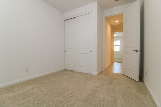 Building Photo - 4426 S 111th Dr