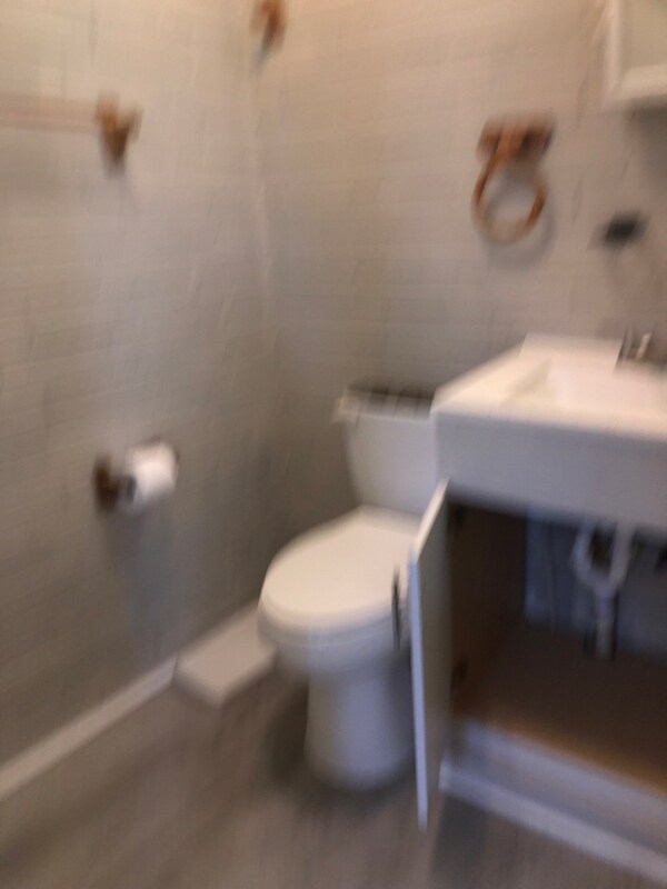 Building Photo - 742 Fairfield Rd