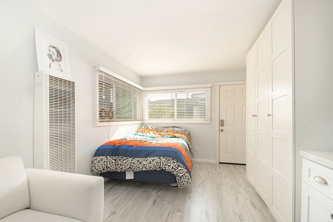 Building Photo - 1944-46 Oliver Ave