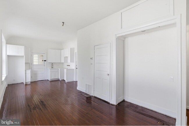 Building Photo - 5939 Drexel Rd
