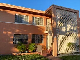 Building Photo - 3401 SW 9th Ter