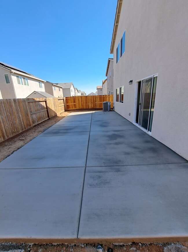Building Photo - 5009 Star Dance Cir