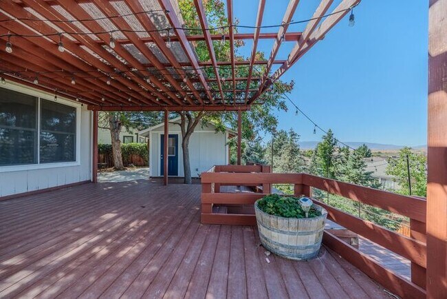 Building Photo - Welcome to this STUNNING 4-bedroom, 2.5-ba...