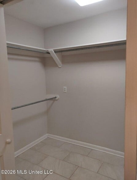 Building Photo - 223 Woodbine Dr