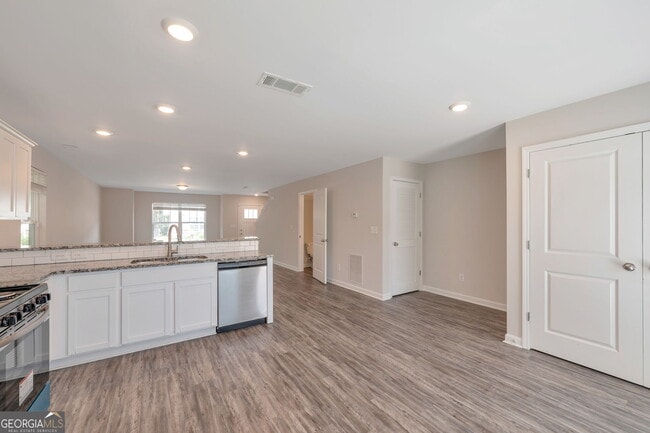 Building Photo - 328 Ashigan St