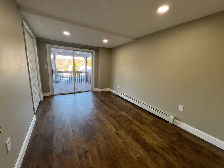 Building Photo - 3790 Redbud Dr