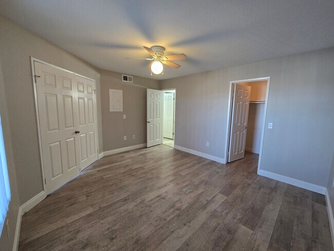 Building Photo - A Fabulous 2 Bedroom upstairs unit near Nellis AFB