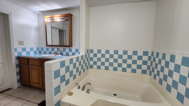 Building Photo - 1007 10th St