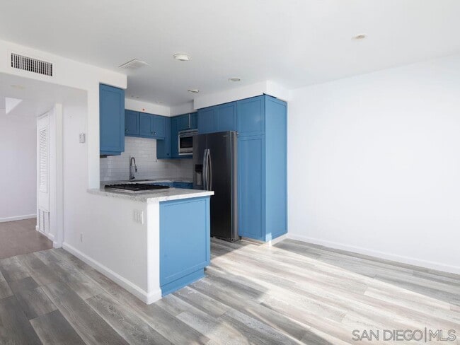 Building Photo - 721 Camino Del Mar