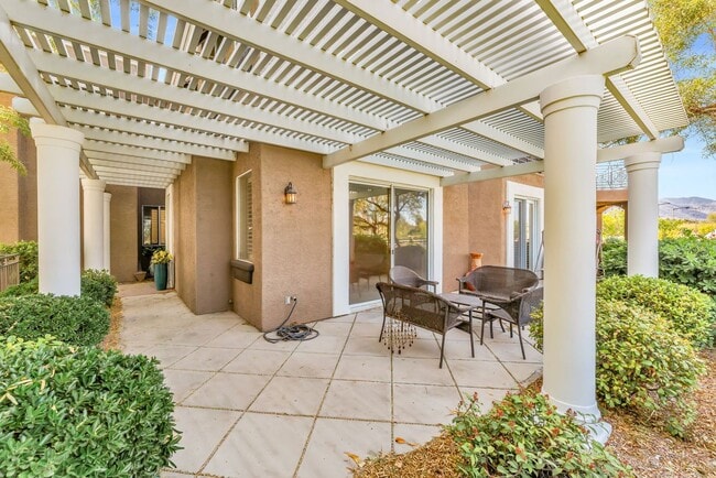 Building Photo - Elevated Summerlin Living Near TPC Summerlin