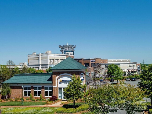 Building Photo - 14930 Ballantyne Village Way