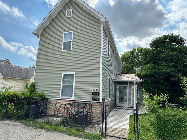 Building Photo - 1224 S Belmont Ave