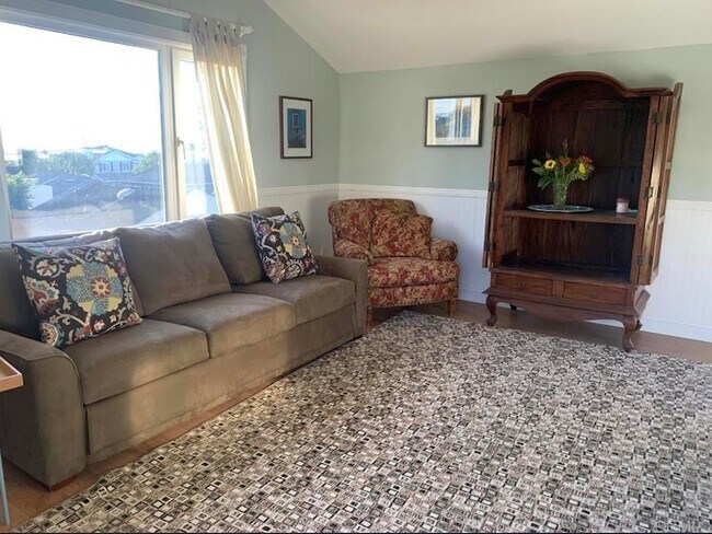 Building Photo - 5618 Bellevue Ave