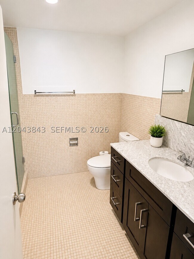 Building Photo - 5255 Collins Ave