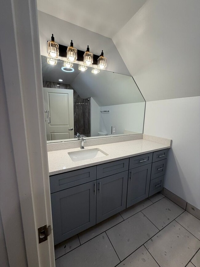 Building Photo - Bright & Spacious 3BR in The Grove – Walk to Shops & Dining!