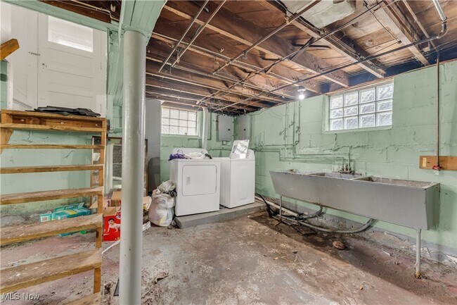 Building Photo - 5019 E 113th St