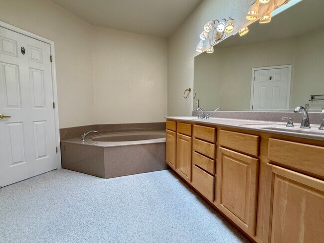 Building Photo - Pending - Long term