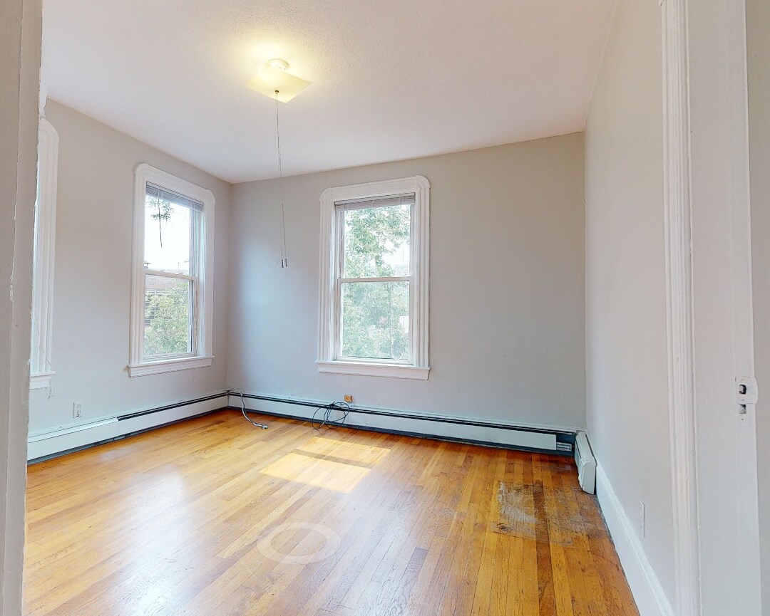Building Photo - 568 Green St