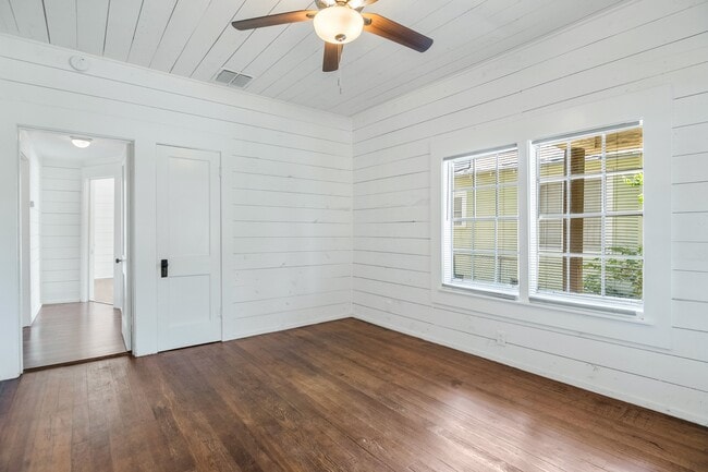 Building Photo - 1807 W Summit Ave.