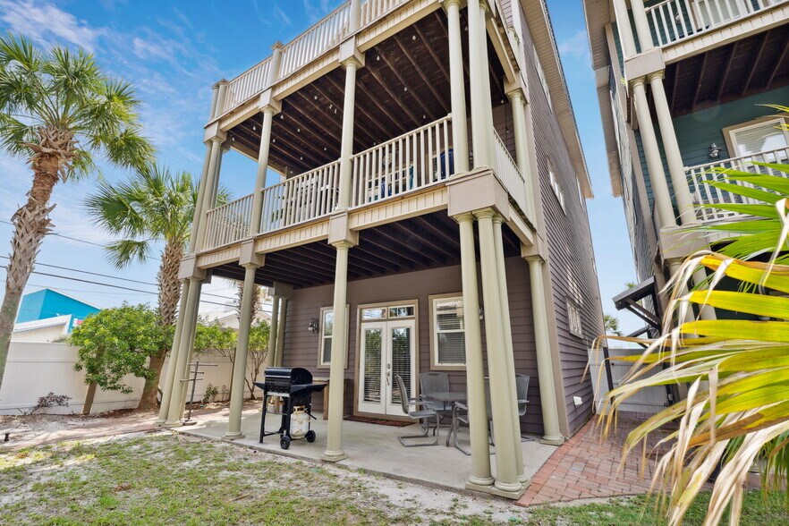 Building Photo - 6226 Thomas Dr