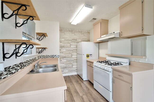 Building Photo - 10810 Parkland Woods Dr